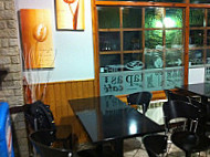 Cafeteria La Cumbre inside
